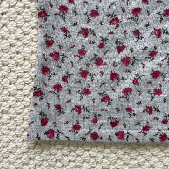 Vintage grey sweater vest with pink flowers - Picture 2 of 6